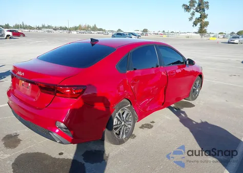 2024 Kia Forte Lxs z USA, uszkodzony, nr VIN 3KPF24ADXRE805599